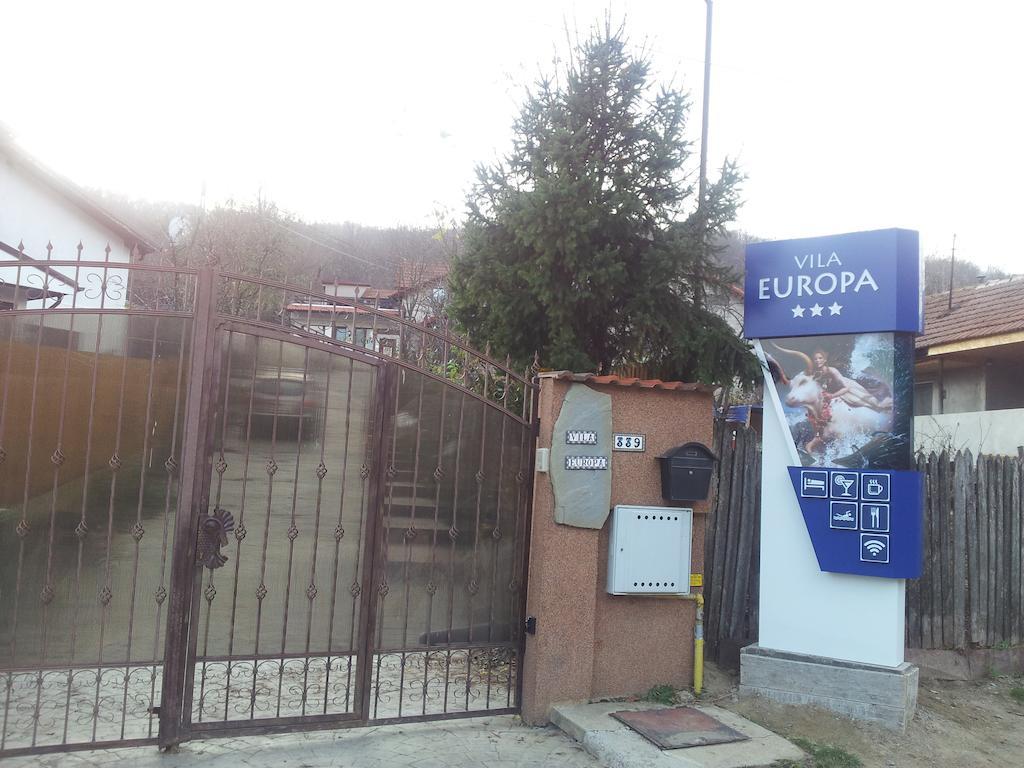 Vila Europa Сэрата-Монтеору Экстерьер фото